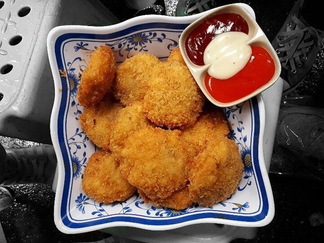 Kh&#244;ng phải chen ch&#250;c xếp h&#224;ng, H&#224; Nội c&#243; 5 qu&#225;n ngon vỉa h&#232; ngồi đợi lấy số rất văn minh - Ảnh 2.