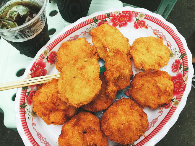 Kh&#244;ng phải chen ch&#250;c xếp h&#224;ng, H&#224; Nội c&#243; 5 qu&#225;n ngon vỉa h&#232; ngồi đợi lấy số rất văn minh - Ảnh 2.